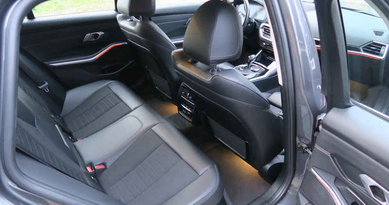 BMW Seria 3 cena 122800 przebieg: 119000, rok produkcji 2020 z Tyszowce małe 781